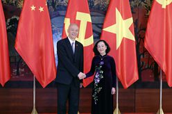 蔡奇同越共中央政治局委員、中央書記處常務書記張氏梅舉行會談