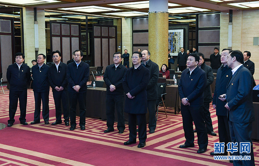 11月14日至15日，國務院副總理張高麗在黑龍江調研。這是11月14日，張高麗到黑龍江糧食交易市場了解糧食生產和銷售、糧食產品深加工、政策性儲糧去庫存等工作。 新華社記者 高潔 攝