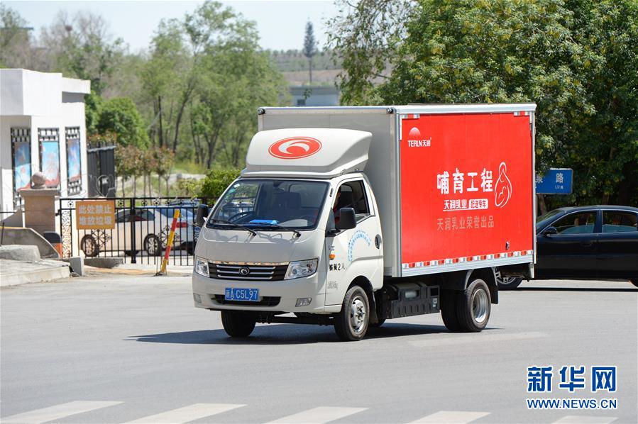 （圖文互動(dòng)）（3）烏魯木齊：實(shí)施&ldquo;哺育工程&rdquo; 23萬(wàn)余學(xué)齡前兒童免費(fèi)喝牛奶