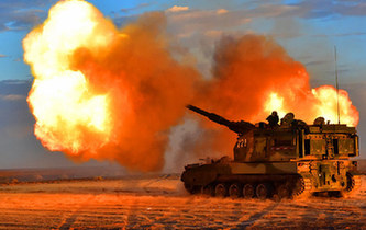 戈壁大漠上演自行火炮分隊對抗，場面霸氣！