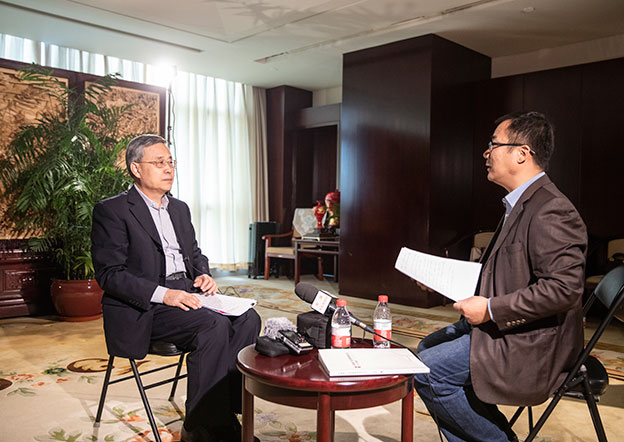 充分調動信貸、債券、股權、理財、信托、保險等各類金融資源