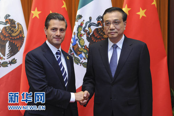 11月11日，國務院總理李克強在北京人民大會堂會見來華進行國事訪問并出席亞太經合組織第二十二次領導人非正式會議的墨西哥總統培尼亞。新華社記者張鐸攝