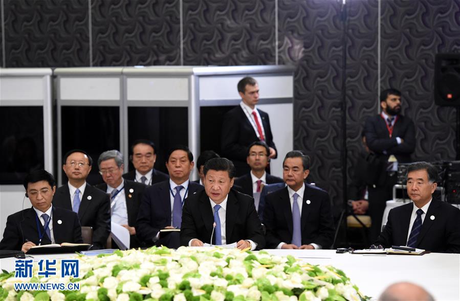 11月15日,金磚國家領(lǐng)導人非正式會晤在土耳其安塔利亞舉行,中國國家主席習近平、俄羅斯總統(tǒng)普京、印度總理莫迪、南非總統(tǒng)祖馬、巴西總統(tǒng)羅塞夫出席。習近平在會上發(fā)表題為《開拓機遇應對挑戰(zhàn)》的重要講話。 新華社記者 饒愛民 攝 11月15日,金磚國家領(lǐng)導人非正式會晤在土耳其安塔利亞舉行,中國國家主席習近平、俄羅斯總統(tǒng)普京、印度總理莫迪、南非總統(tǒng)祖馬、巴西總統(tǒng)羅塞夫出席。習近平在會上發(fā)表題為《開拓機遇應對挑戰(zhàn)》的重要講話。 新華社記者 饒愛民 攝