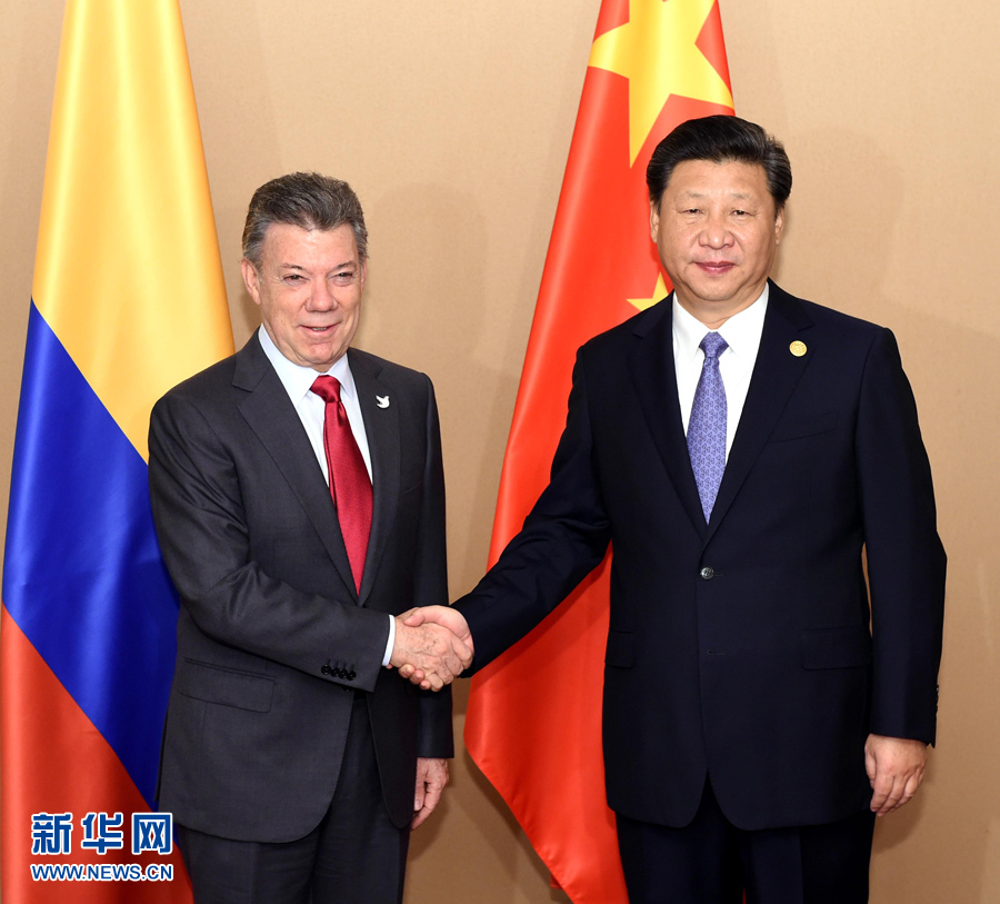 11月18日，國家主席習近平在菲律賓馬尼拉會見哥倫比亞總統桑托斯。 新華社記者 饒愛民 攝