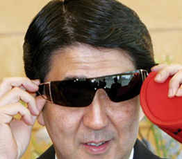 2015，安倍會繼續"暴走"嗎？