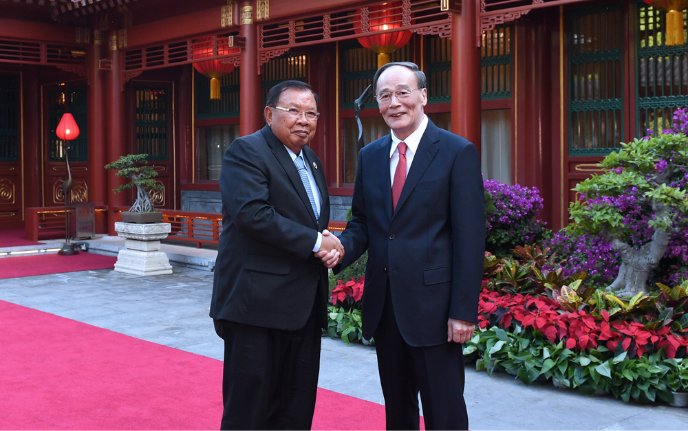 王岐山會見老撾人民革命黨中央總書記、國家主席本揚