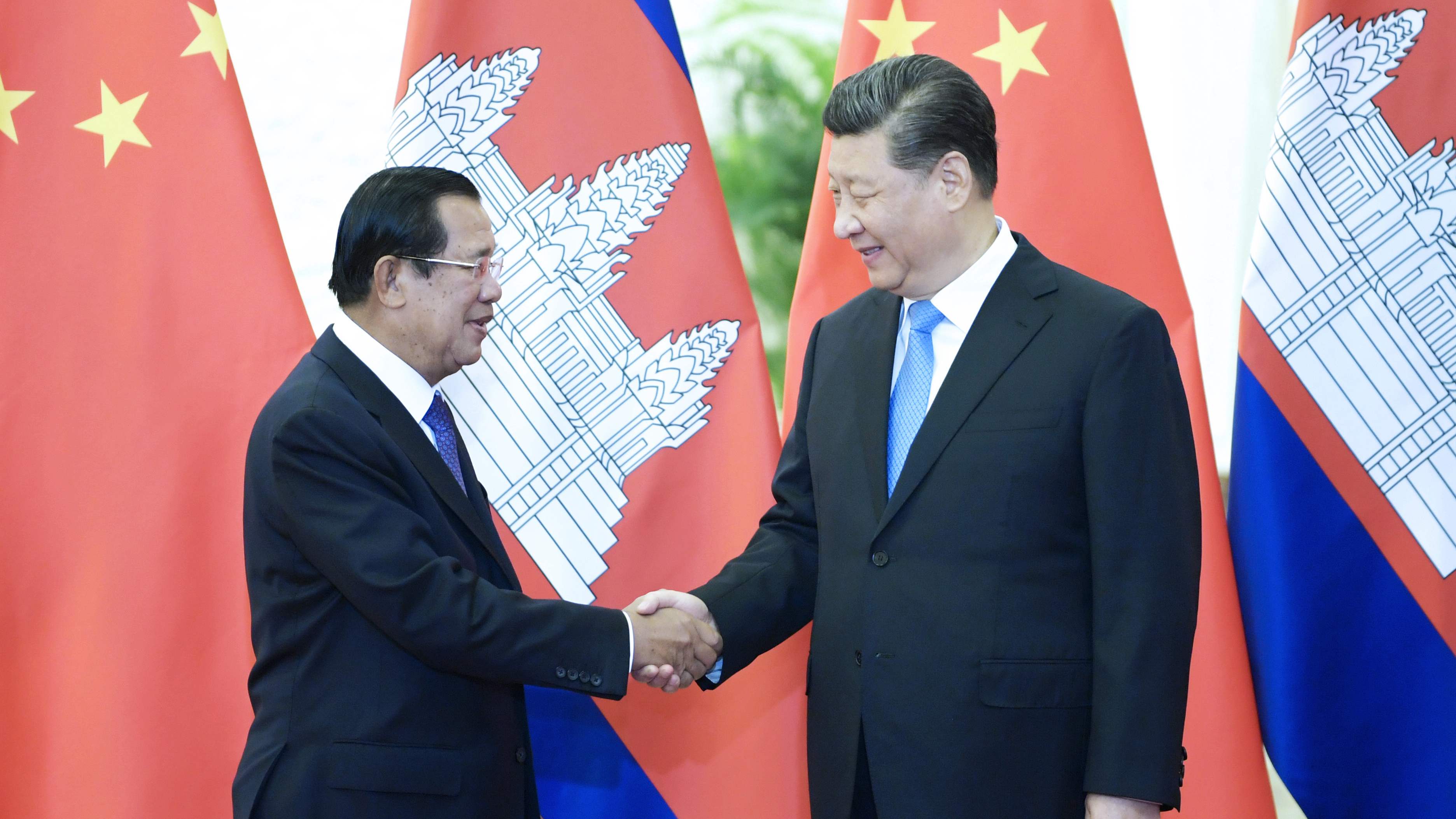 習近平會見柬埔寨首相洪森
