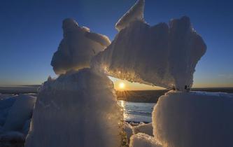 新疆烏倫古湖出現&ldquo;風積冰山&rdquo;景觀